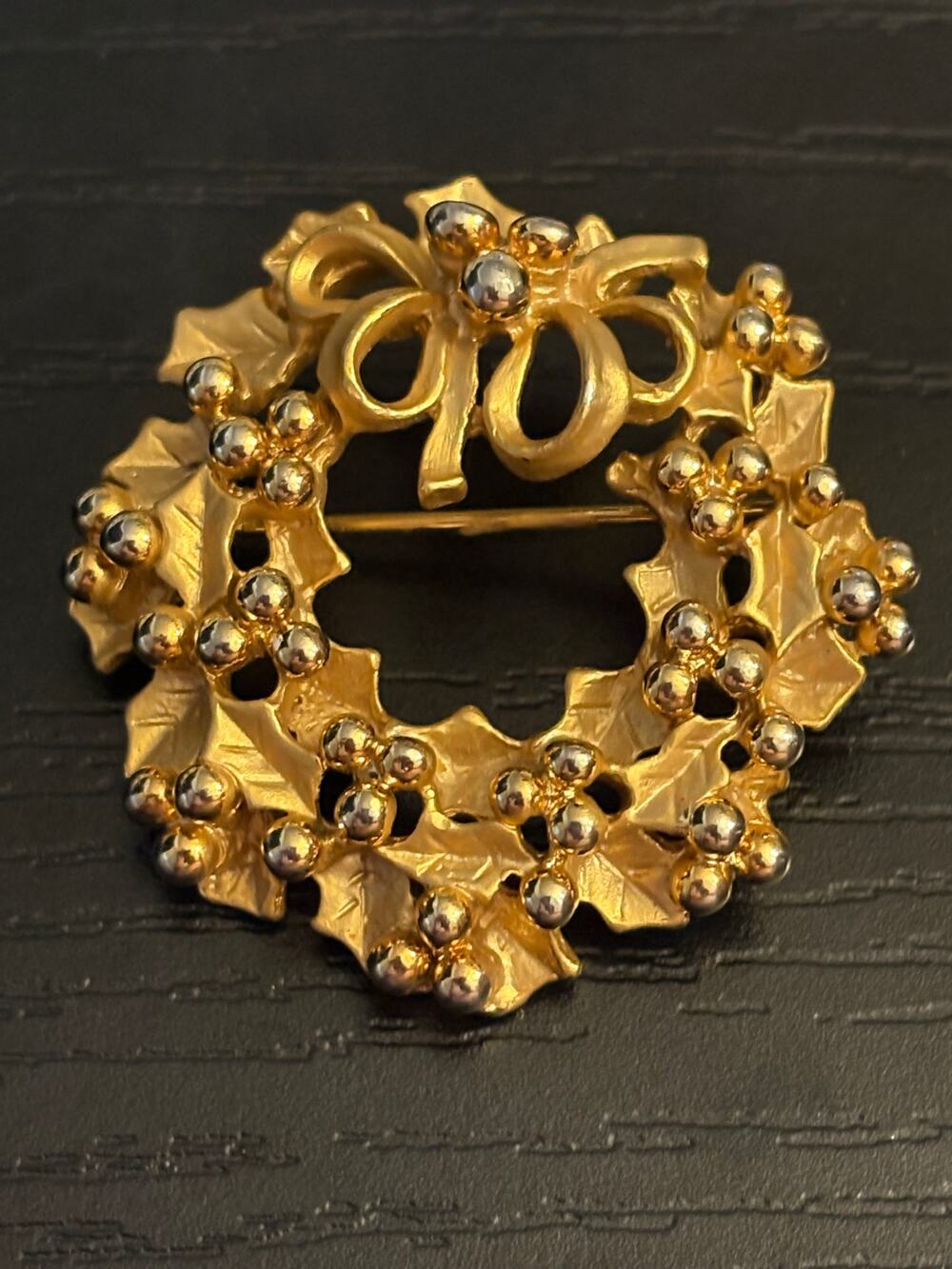 Vintage Gold Tone Holly Berry Christmas Wreath Brooch